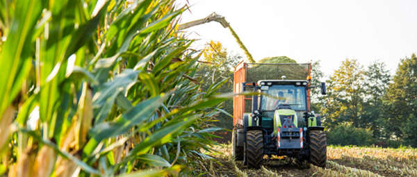 JOSERA Traktor bei der Ernte